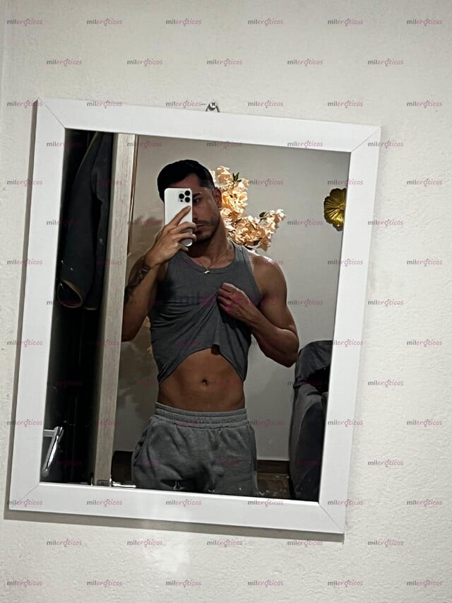 FOTOS DE CHICO CUBANO MASAJISTA PROFESIONAL EROTICO LISTO PARA COMPLACERTE