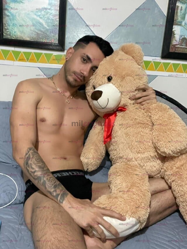 FOTOS DE CHICO CUBANO MASAJISTA PROFESIONAL EROTICO LISTO PARA COMPLACERTE