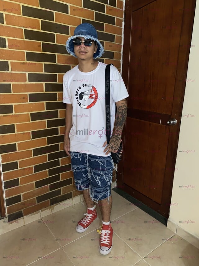 FOTOS DE CHICO JOVEN APUESTO Y DIVERTIDO LISTO PARA COMPLACERTE