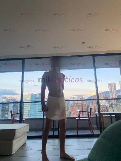 FOTOS DE JOVEN ATLÉTICO CON PENE DE 24 CM ADICTO ALA LUJURIA
