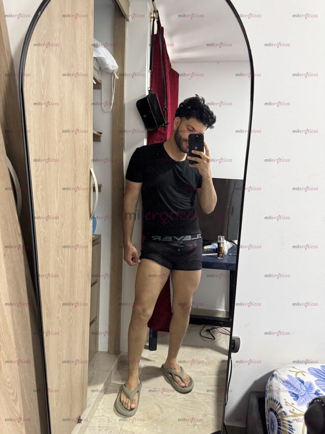 FOTOS DE JOVEN ATRACTIVO, EDUCADO Y DE EXCELENTE PRESENTACIÓN.