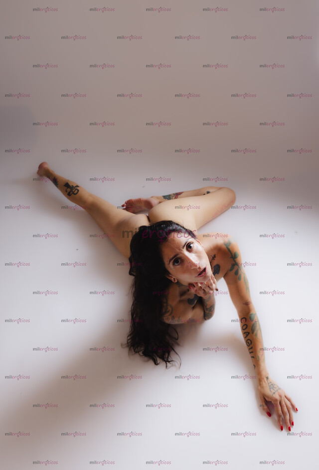 FOTOS DE ZOÉ DULCE Y COMPLETA CON SENSUALIDAD Y EROTISMO, ADICTA AL BUEN PLACER CON LUGAR