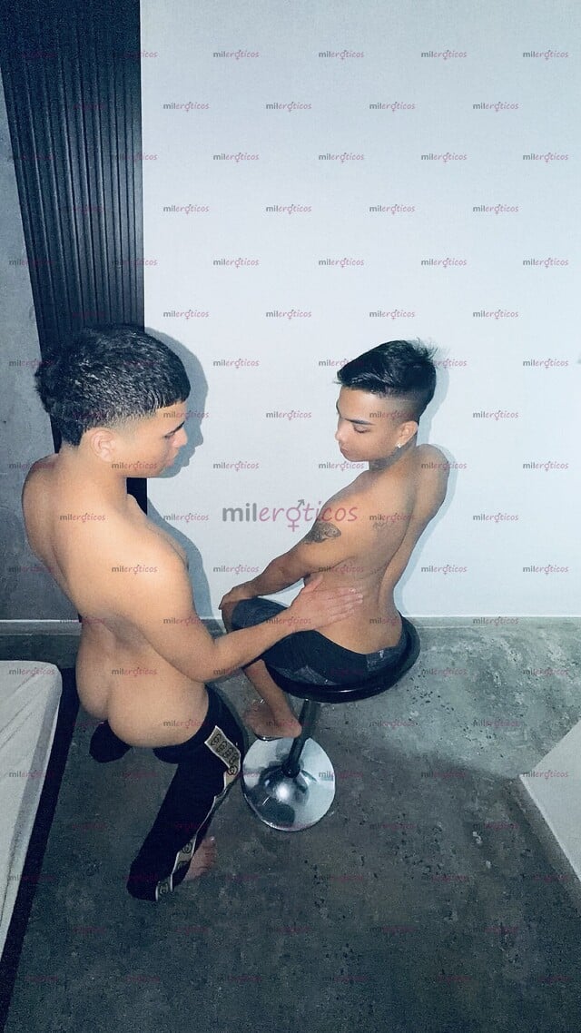 FOTOS DE DOUBLE TROUBLE: DOS LATINOS, UNA EXPERIENCIA ÚNICA