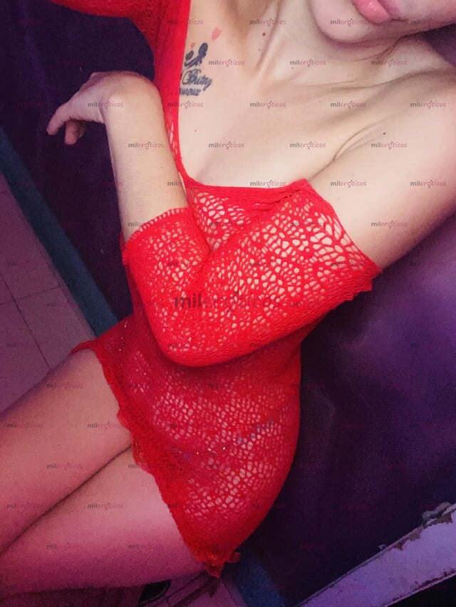 FOTOS DE CHICA DE 24 AÑOS CON MUCHAS GANAS DE DARTE UN MOMENTO RELAJANTE Y EXCLUSIVO