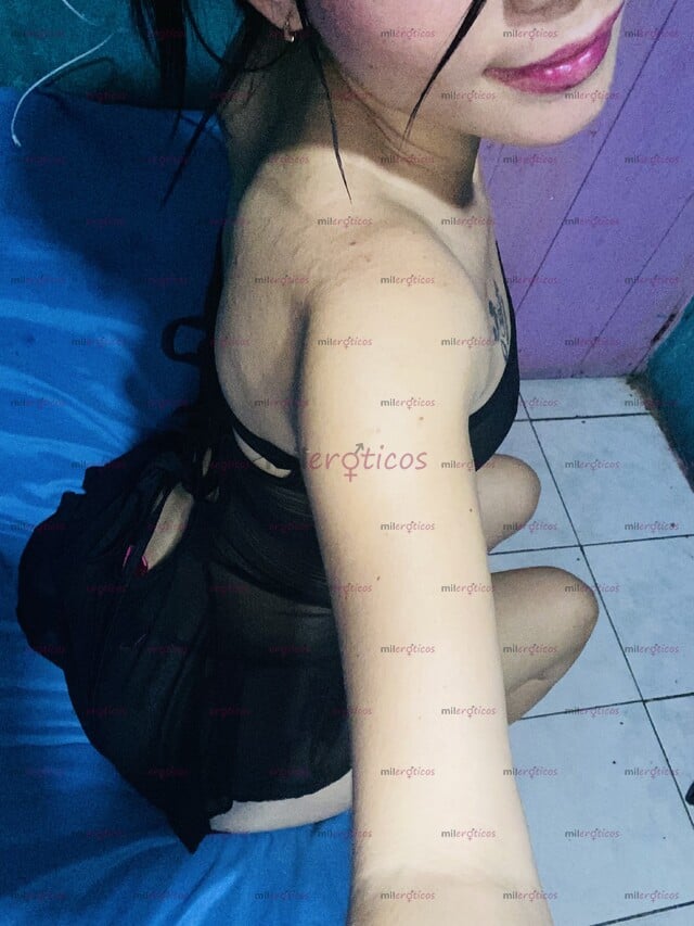 FOTOS DE CHICA DE 24 AÑOS CON MUCHAS GANAS DE DARTE UN MOMENTO RELAJANTE Y EXCLUSIVO