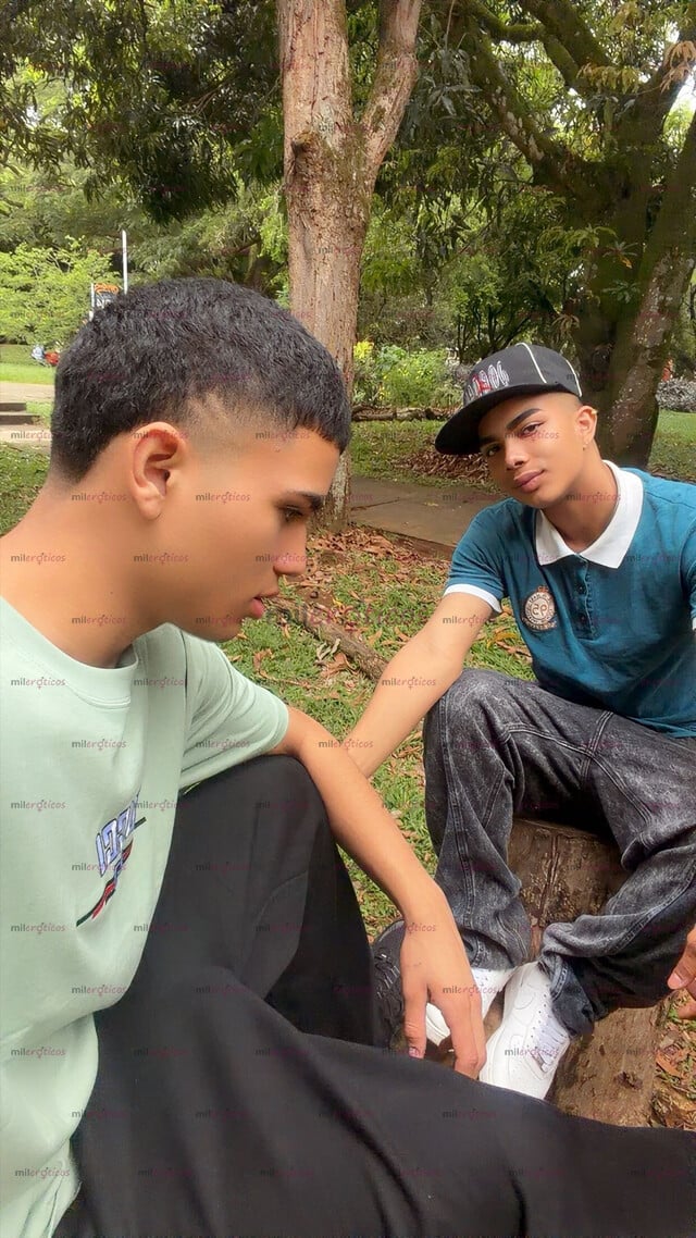 FOTOS DE DOUBLE TROUBLE: DOS LATINOS, UNA EXPERIENCIA ÚNICA