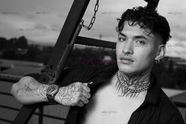 FOTOS DE JOVEN TATUADO VERSATIL DISPONIBLE COMPLACIENTE Y ARRECHO SITIO
