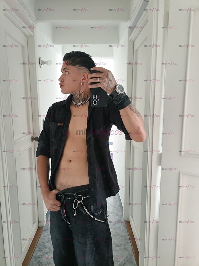 FOTOS DE JOVEN TATUADO VERSATIL DISPONIBLE COMPLACIENTE Y ARRECHO SITIO