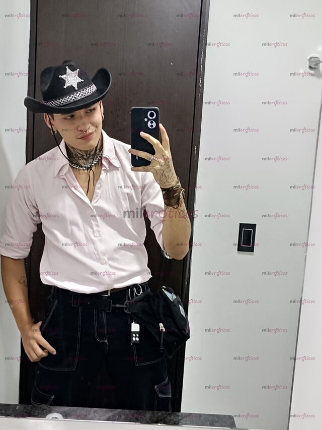 FOTOS DE JOVEN TATUADO VERSATIL DISPONIBLE COMPLACIENTE Y ARRECHO SITIO