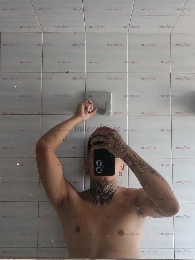 FOTOS DE JOVEN TATUADO VERSATIL DISPONIBLE COMPLACIENTE Y ARRECHO SITIO