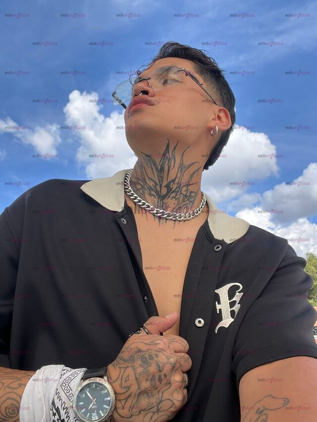 FOTOS DE JOVEN TATUADO VERSATIL DISPONIBLE COMPLACIENTE Y ARRECHO SITIO