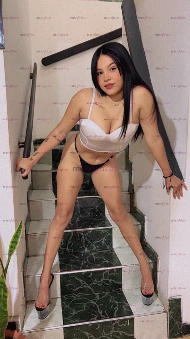 FOTOS DE SOY UNA PEQUEÑA ARDIENTE Y PELIGROSA, LISTA PARA CUMPLIR TUS DESEOS .