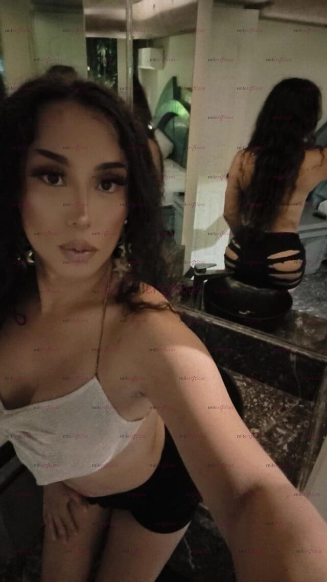 FOTOS DE LA DUEÑA DE TUS FETICHES , UNA CHINA MUY CACHONDA .