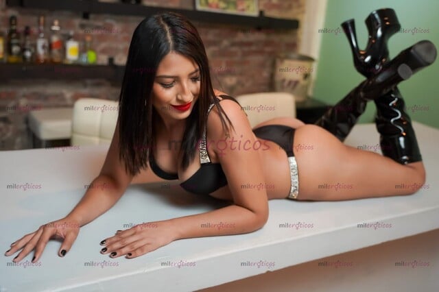 FOTOS DE ESMERALDA 22 AÑOS CADERONA TETAS RICAS , MUY COMPLACIENTE Y REAL