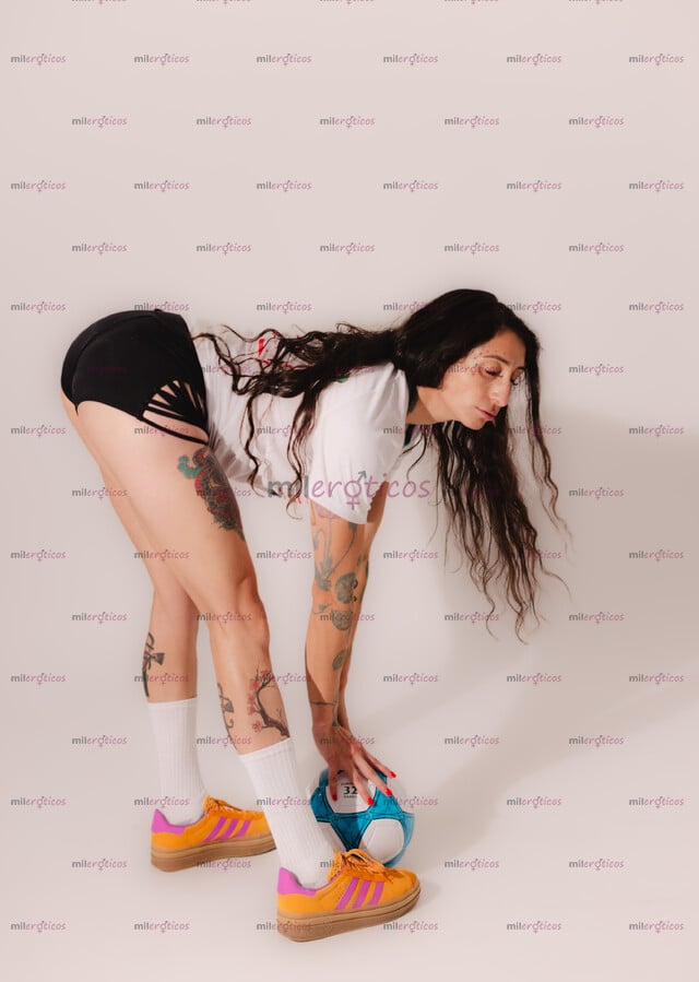 FOTOS DE ZOE FITNESS NENITA RECIEN LLEGADA SUPER SEXY CON CARITA DE DESEO Y PASION