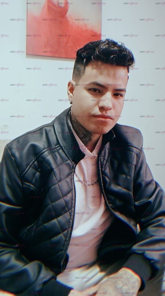 FOTOS DE JOVEN TATUADO 25 AÑOS SERIO RESERVADO MENTE ABIERTA ,JUGAMOS ?