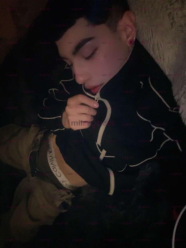 FOTOS DE MICHAEL HOMBRE JOVEN DELGADO CON CARA ANGELICAL Y MUY COMPLACIENTE