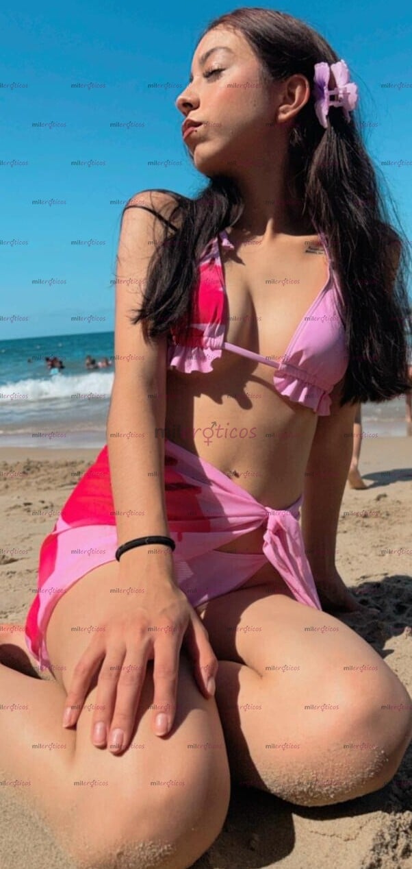FOTOS DE LÍA HERMOSA FLAQUITA, ACUERPADITA PETIT Y CON UNOS HERMOSOS OJOS