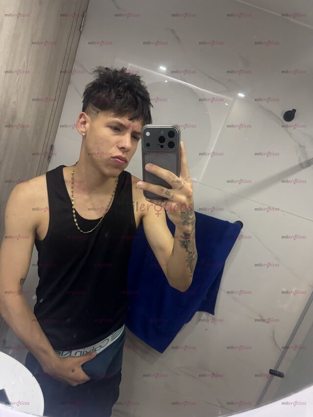 FOTOS DE POLLO SERIO RESERVADO Y TATUADO LISTO PARA COMPLACERTE