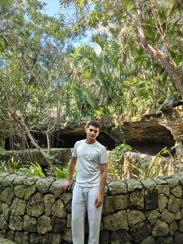 FOTOS DE JOVEN CUBANO VIVIENDO EN CANCÚN BUSCA SALIR ADELANTE E
