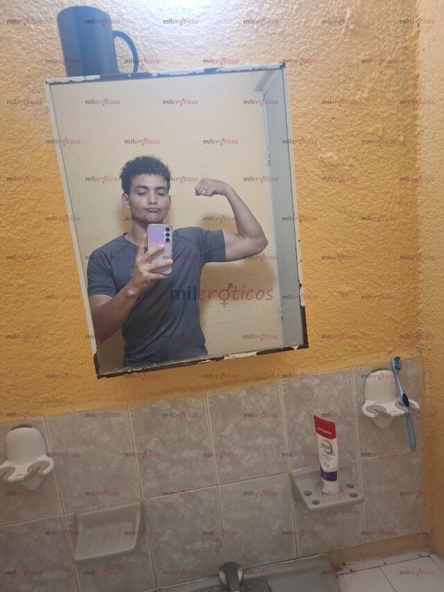 FOTOS DE JOVEN CUBANO VIVIENDO EN CANCÚN BUSCA SALIR ADELANTE E