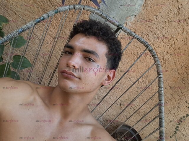 FOTOS DE JOVEN CUBANO VIVIENDO EN CANCÚN BUSCA SALIR ADELANTE E