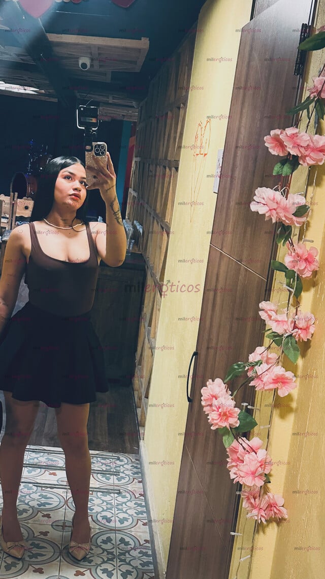 FOTOS DE CHICA JOVEN, CABELLO NEGRO DELGADA, BUENA COLA AMIGABLE Y MUY ATENTA.
