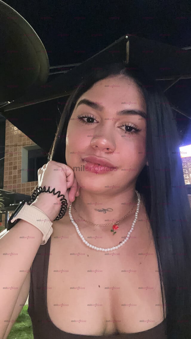 FOTOS DE CHICA JOVEN, CABELLO NEGRO DELGADA, BUENA COLA AMIGABLE Y MUY ATENTA.