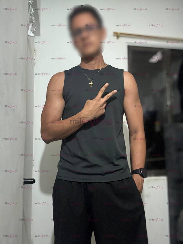 FOTOS DE UNIVERSITARIO COLOMBIANO: JUVENTUD, CARISMA Y ELEGANCIA