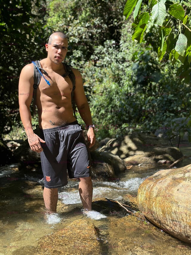 FOTOS DE ME LLAMO JOHN , SOY NACIDO Y CRIADO EN MEDELLÍN , BUEN ACOMPAÑANTE