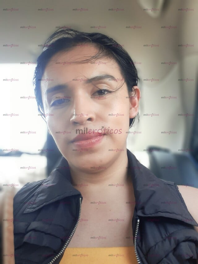 FOTOS DE SOY KARLITA, UNA NENA CON UN CARAMELO ENTRE LAS PIERNAS.