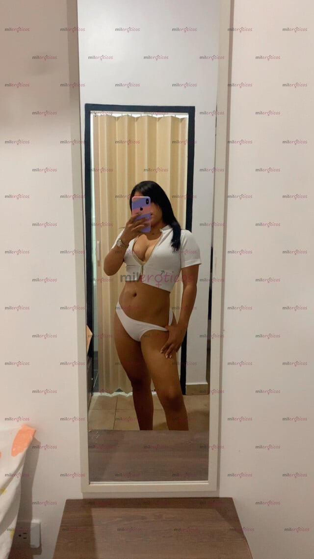 FOTOS DE HOLA SOY SARA HERMOSA INDIA DE 22 AÑOS . BIEN CULONA .