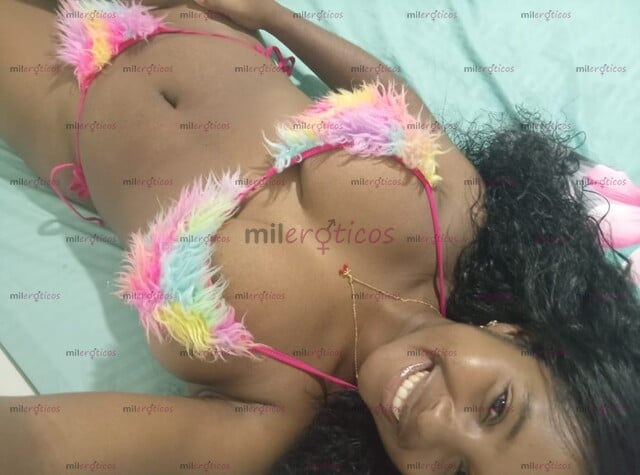 FOTOS DE MORENA SEXY CON CABELLERA ESPECTACULAR, MUY LINDA Y COMPLACIENTE