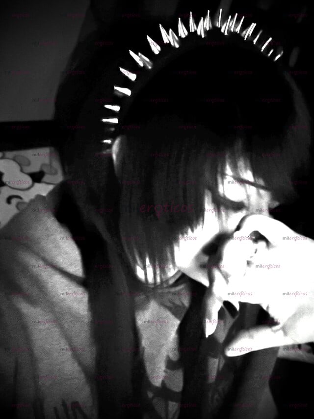 FOTOS DE QUIERES CULIARTE A UNA EMO ESCUCHANDO POST HARDCORE? VEN Y CUMPLE TU FANTASIA
