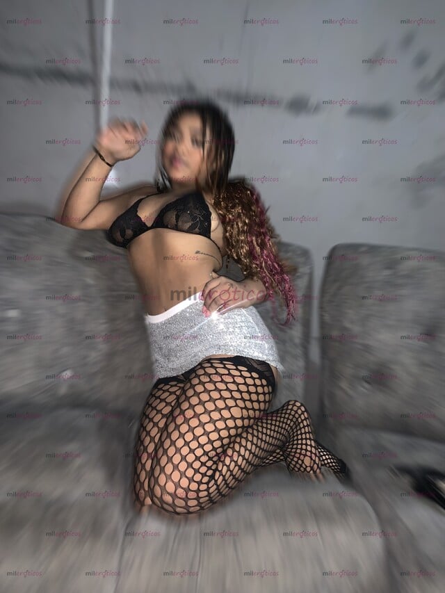 FOTOS DE HOLA SOY UNA HERMOSA MORENA DISPUESTA A DARTE LAS MEJORES MAMADAS DE TU VIDA