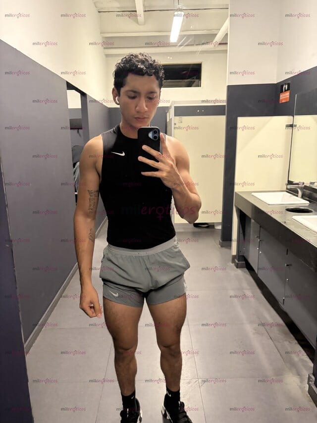FOTOS DE JOVEN CACHONDO DE 22CM, CULON, LLENO DE TESTOSTERONA LISTO PARA TI