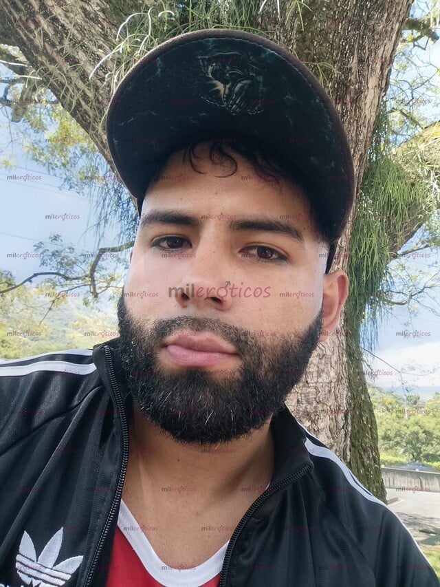 FOTOS DE MORENO VENEZOLANO DESCOMPLICADO RESIDENTE EN MEDELLÍN