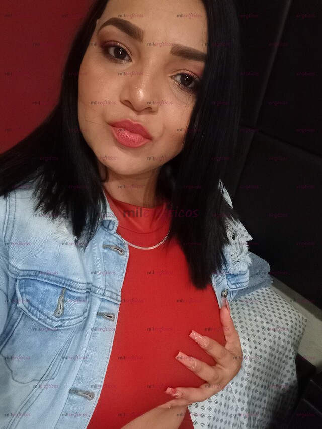 FOTOS DE SOY UNA CHICA REAL NATURAL CON UNAS PIERNAS Y UNAS NALGAS DELICIOSAS.