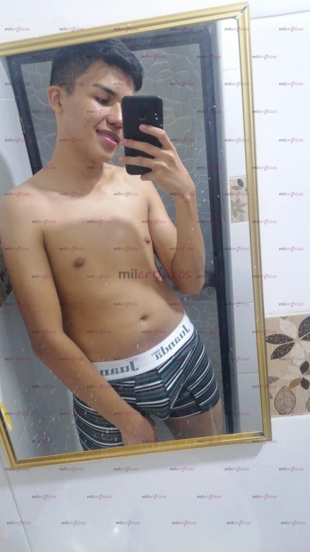FOTOS DE SOY POLLO ARRECHO DISPUESTO A CUMPLIR TU FETICHES Y DESEOS.