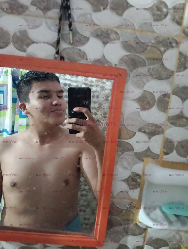 FOTOS DE SOY POLLO ARRECHO DISPUESTO A CUMPLIR TU FETICHES Y DESEOS.