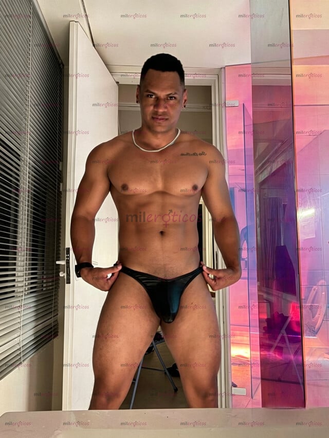 FOTOS DE MORENO MACHO, SERIO, VARONIL Y DISCRETO. ¿MORBOSEAMOS?
