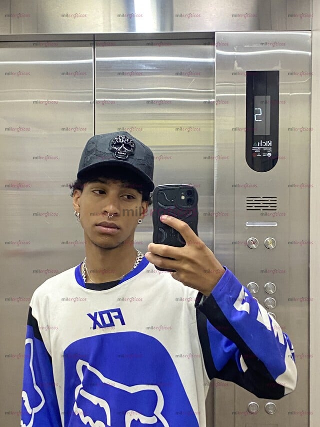 FOTOS DE SOY UN CHICO EN BUSCA DE COMPLACER CADA COSA DE TI