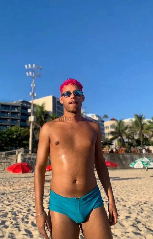 Se voce procura um rapaz de boa atraente e totalmente disposto a saciar a sua sede acabou de encontrar comigo nao tem tempo ruim curto de tudo e garan...