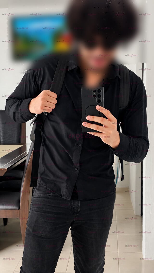 FOTOS DE EL ENCANTO DE UN HOMBRE CON PRESENCIA PARA SALIDAS Y MOMENTOS INTIMOS