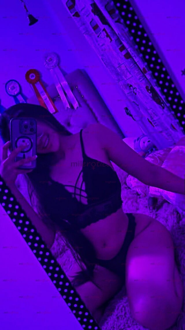 FOTOS DE DISPONIBLE PARA UNA CITA AUTÉNTICA Y CÓMODA