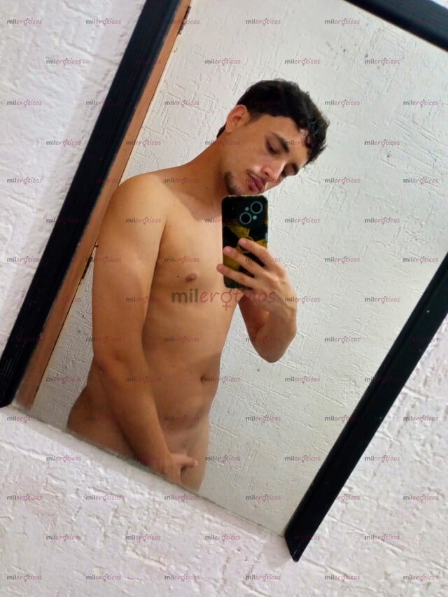 FOTOS DE CHICO VERSÁTIL JOVEN, ATENTO Y CON MANOS EXPERTAS EN MASAJES