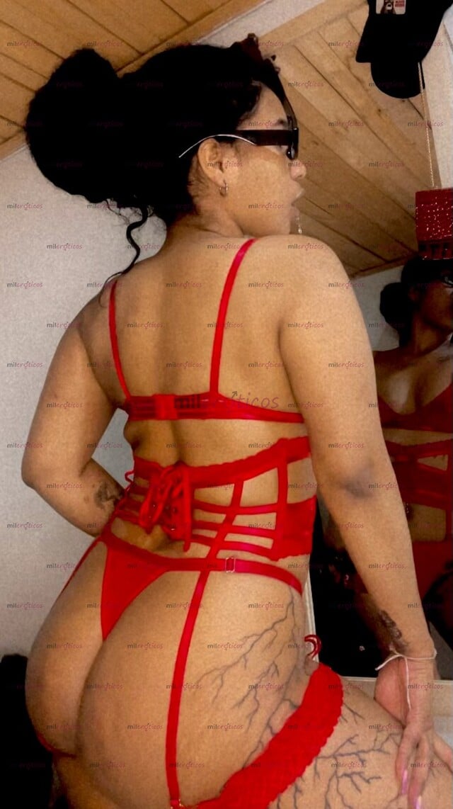 FOTOS DE SEXY MORENA CALIENTE CON FUERTES DESEO DE CALMAR SUS CALENTURA