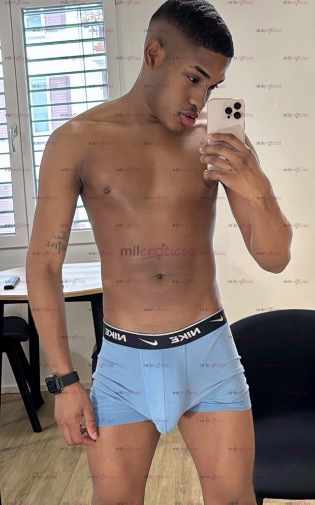 FOTOS DE MORENO JOVEN Y EXCLUSIVO DE 21 AÑOS DISPONIBLE CON UN VERGON XXL 24 CM