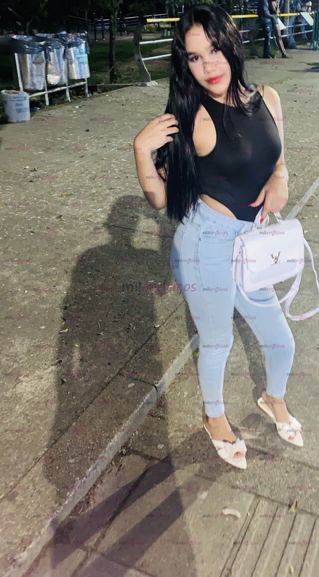 FOTOS DE BLANCA FLACA CABELLO LARGO OJOS CLAROS MUY SEXY