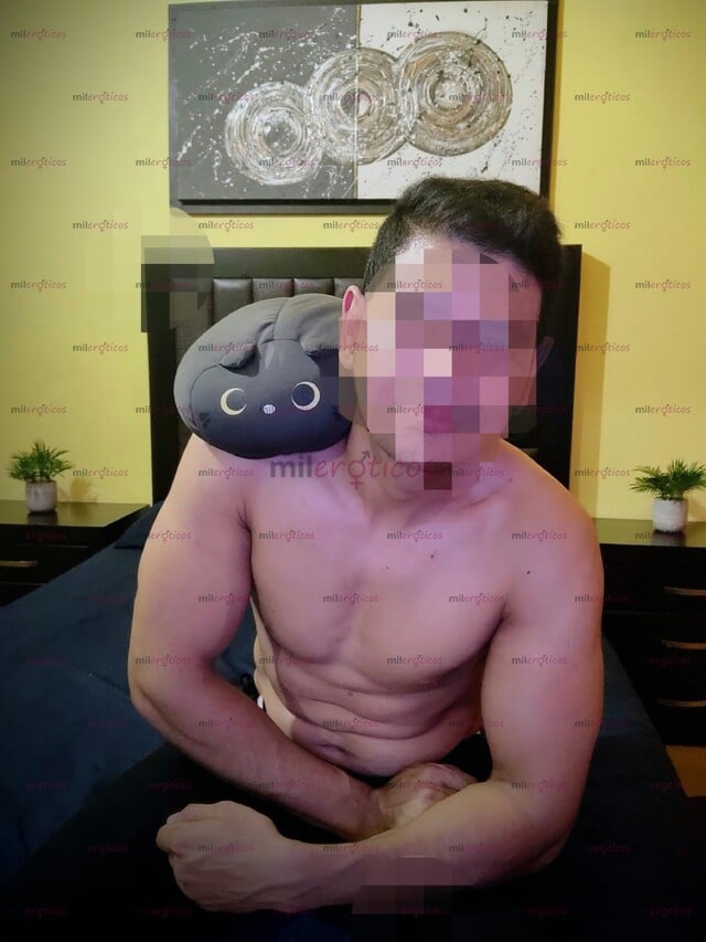 FOTOS DE GIGOLO CON 19 CM DE VERGA, 1.83 DE ESTATURA, MORENO CLARO